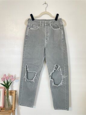 American Eagle straight Jean with large knee holes size 6